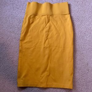 Active USA Size Small Yellow Pencil Skirt